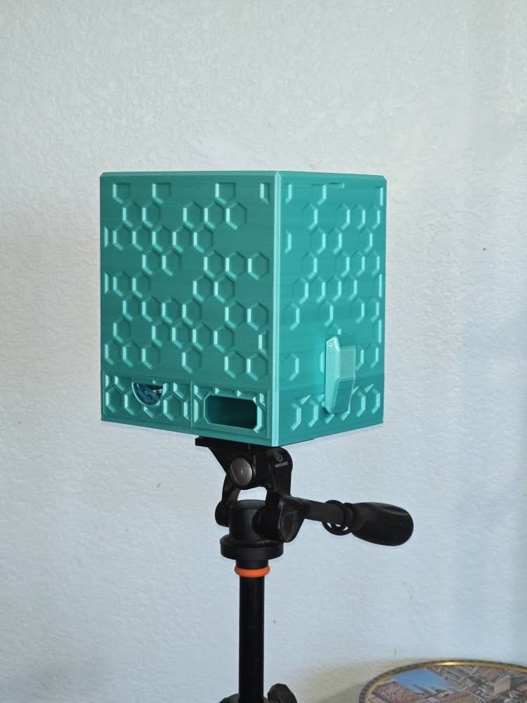 Honeycomb carrying case for the Electric Eel Nano 1 and 2